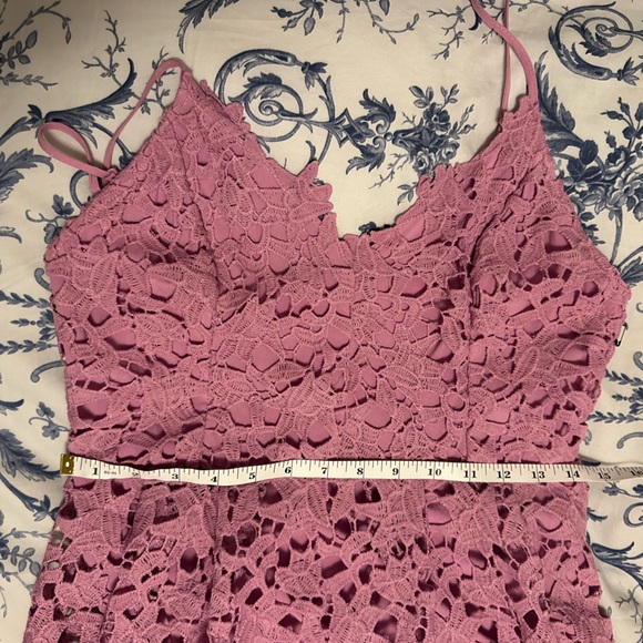 ASTR Lace Midi dress light orchid 🌸 - Picture 8 of 9